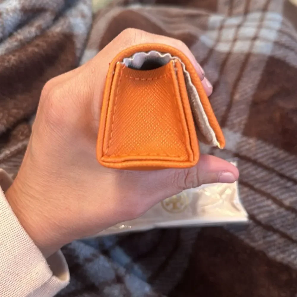 NWOT Tory Burch Eyeglasses Case with Cleaning Cloth